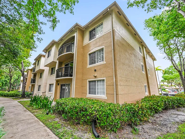 1100 Crestwood Ct S #S-1109 — Photo 25
