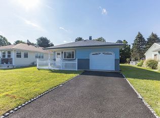 325 Saint Thomas Dr, Toms River, NJ 08757