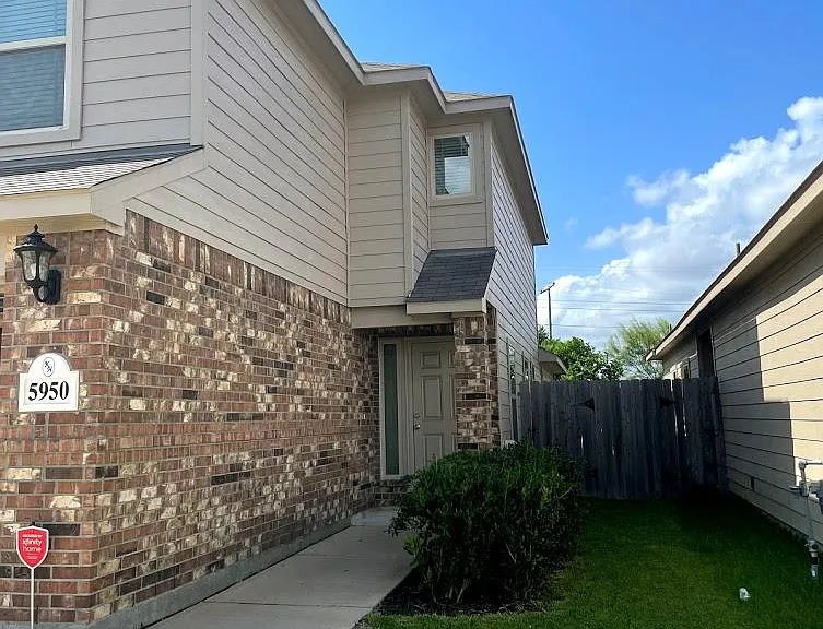 5950 Nodaway Creek Ct — Photo 3