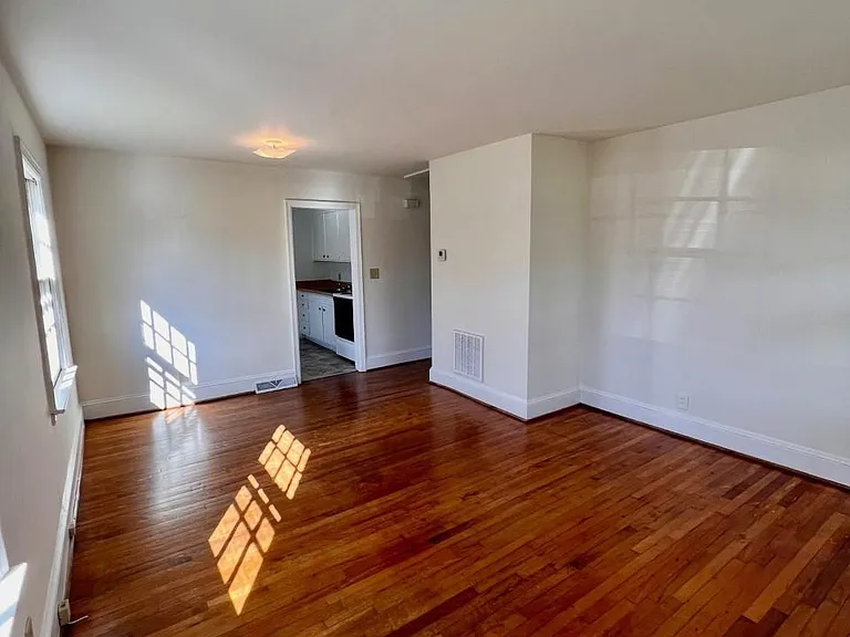 243 Poindexter Dr — Photo 3