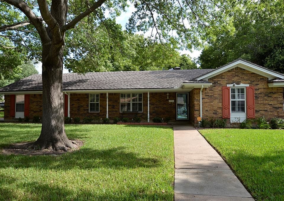 1st image of 3829 Busseron Dr