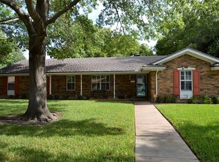 3829 Busseron Dr, Benbrook, TX 76116