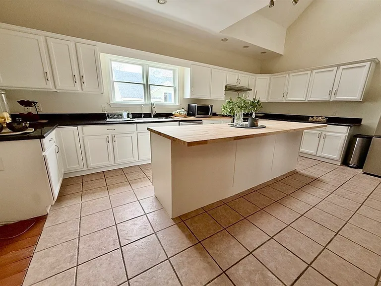 25 Pleasant St — Photo 12