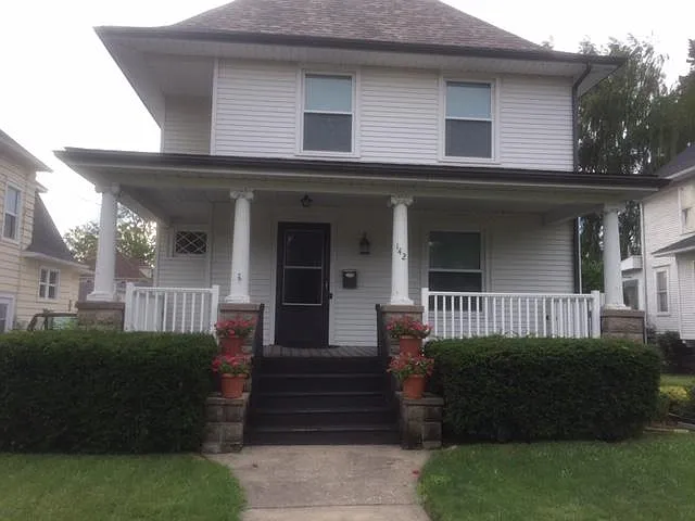 142 N Macomb St