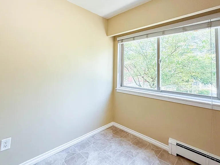 461 W 16th St #102 — Photo 13
