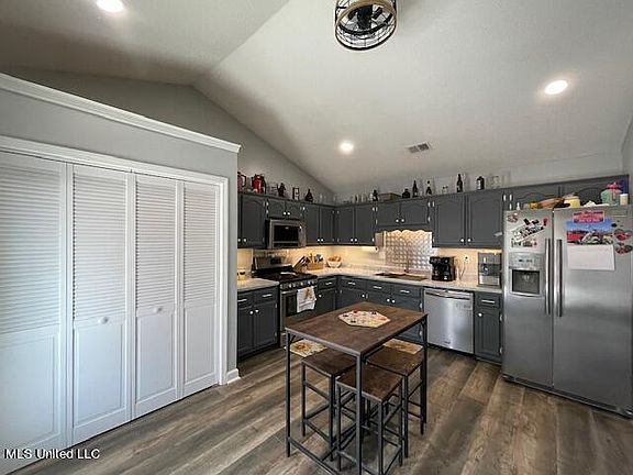 4th image of 6960 Amanda Dr N