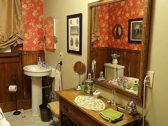 Upstairs Guest Bathroom 
