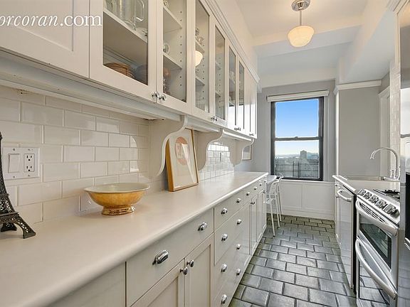 2nd image of 135 Eastern Pkwy APT 15C