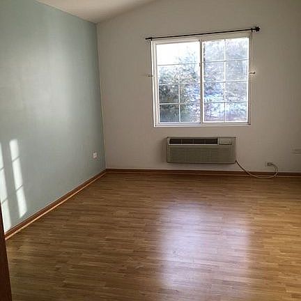 3rd image of 923 Silverstone Dr