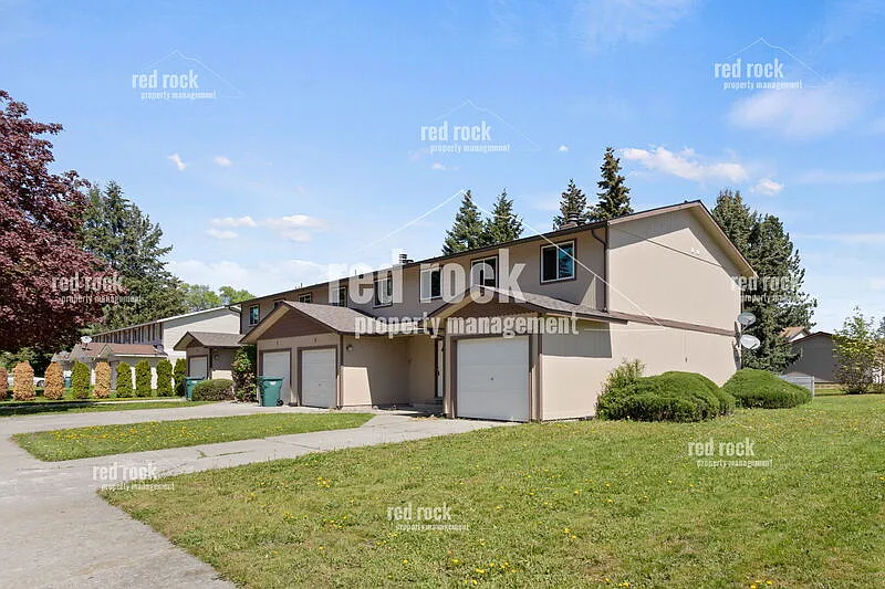 3 bed, 1.5 bath, 1079 sqft, $1,795 — Photo 3