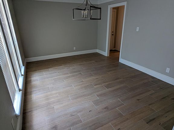 3rd image of 7602 12th Fairway Ln