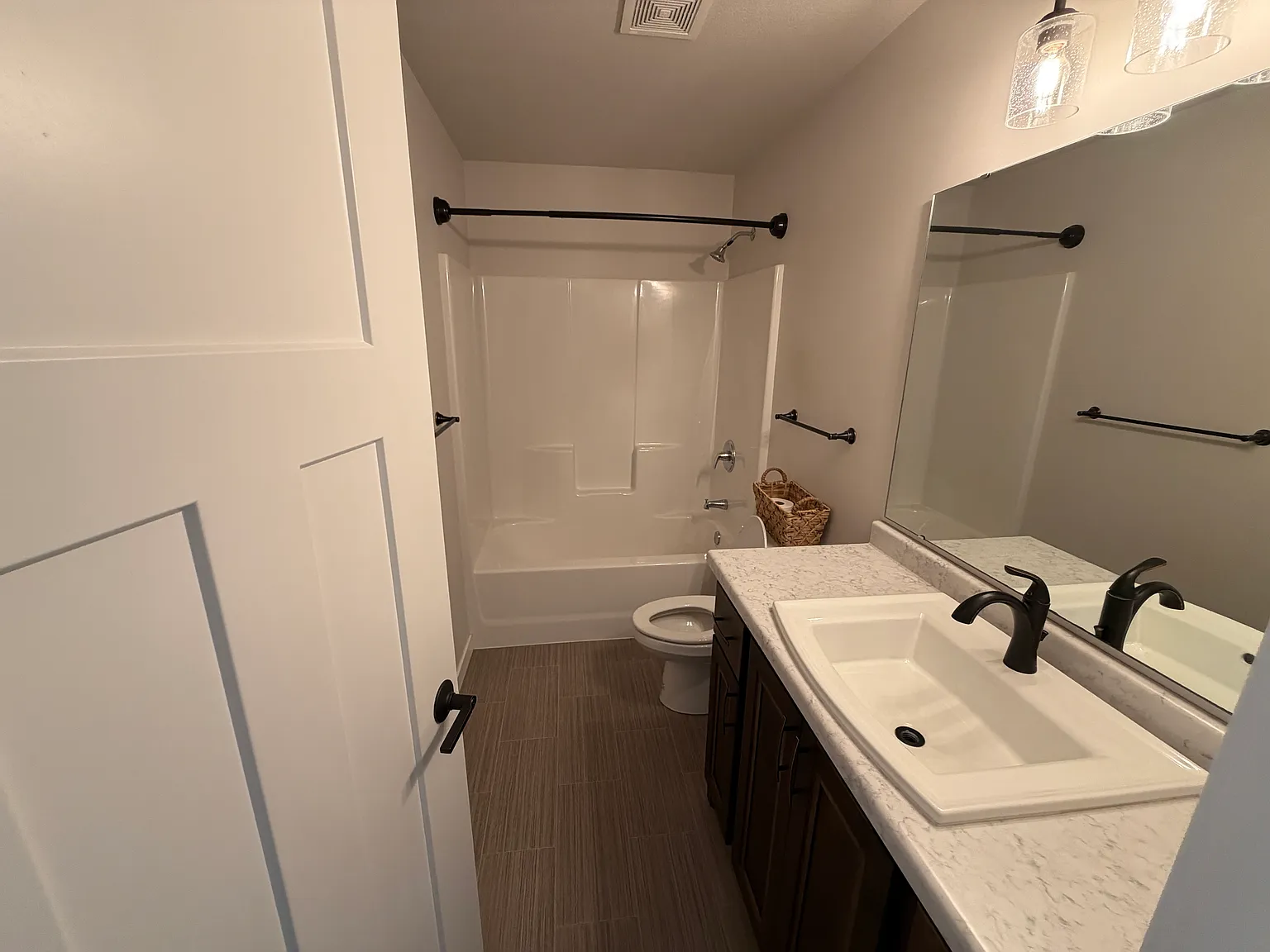 3 bed, 1944 sqft, $2,650 — Photo 2