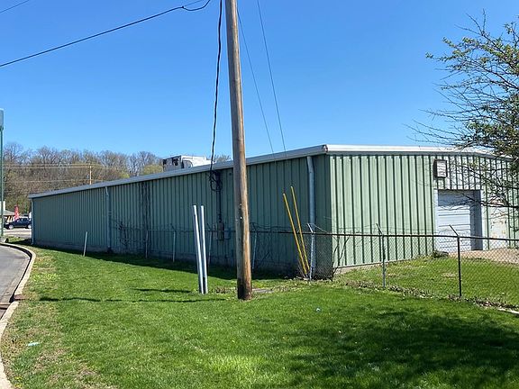 4th image of 1538 N Bridge St