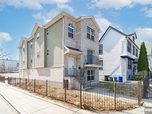 46 Edmonds Pl, Newark, NJ 07112