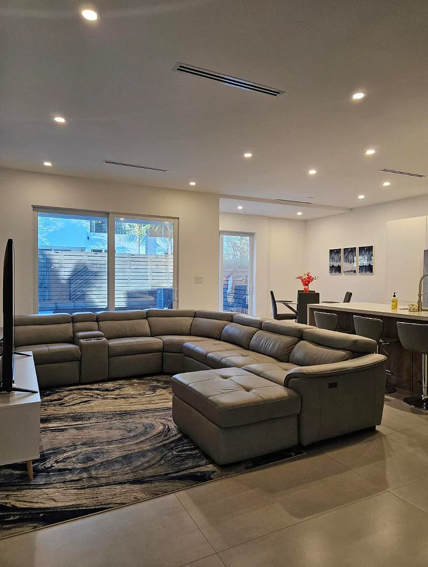 3 bed, 3.5 bath, 1898 sqft, $6,200 — Photo 4