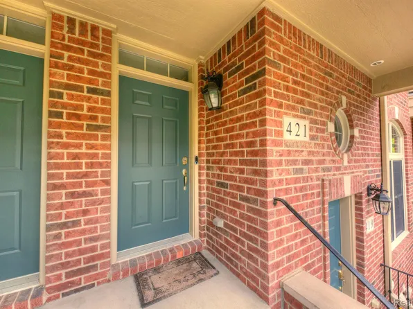 421 Village Dr, Walled Lake, MI 48390