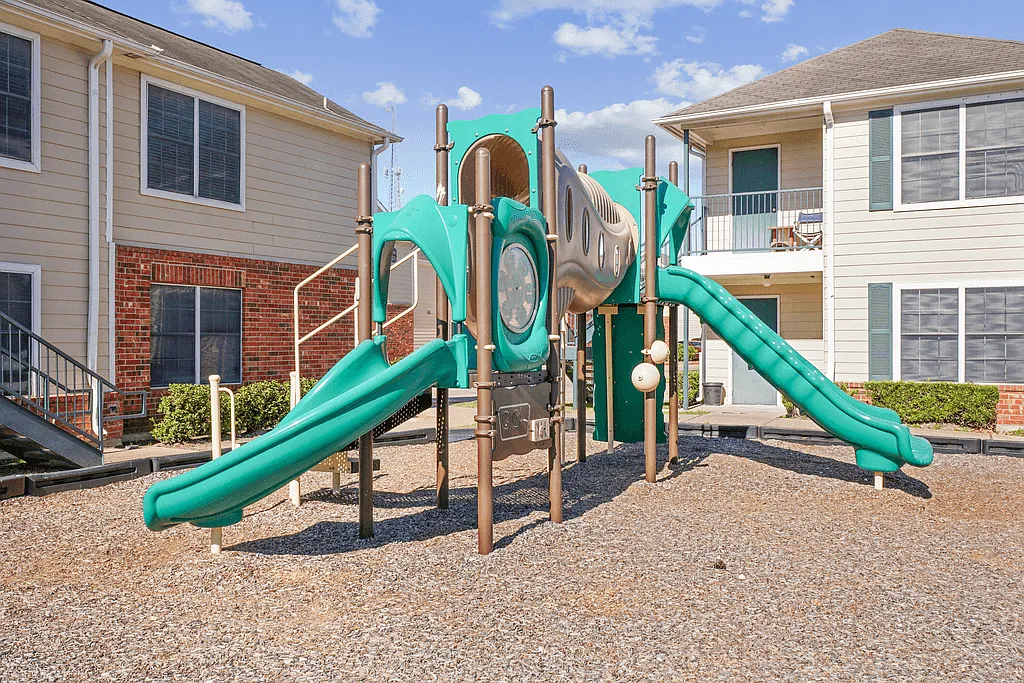Falcon Pointe Apartments — Photo 2