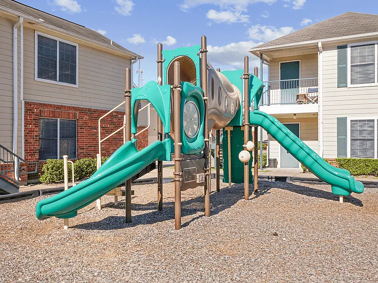 Falcon Pointe Apartments — Photo 2