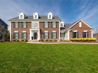 83 Coventry Rdg, Pittsford, NY 14534