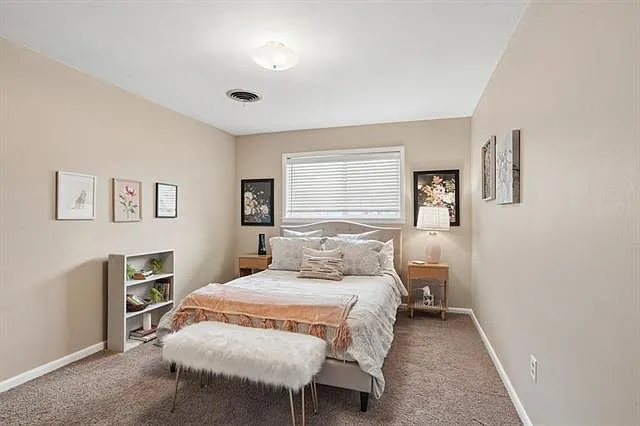 102 N Dabney Dr — Photo 14