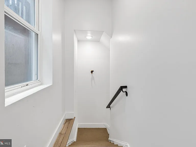 1153 N Front St #1R — Photo 14