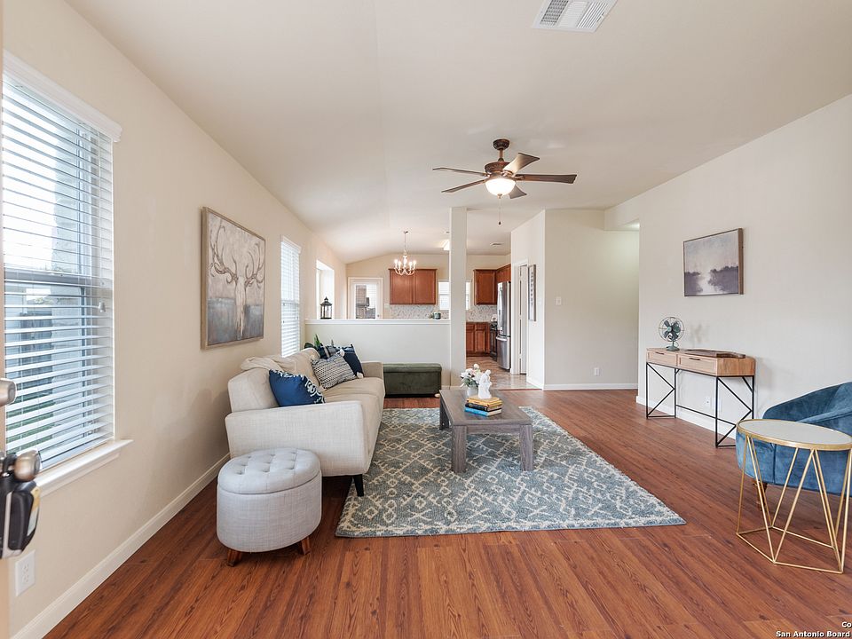 1st image of 206 Brazoria Trail