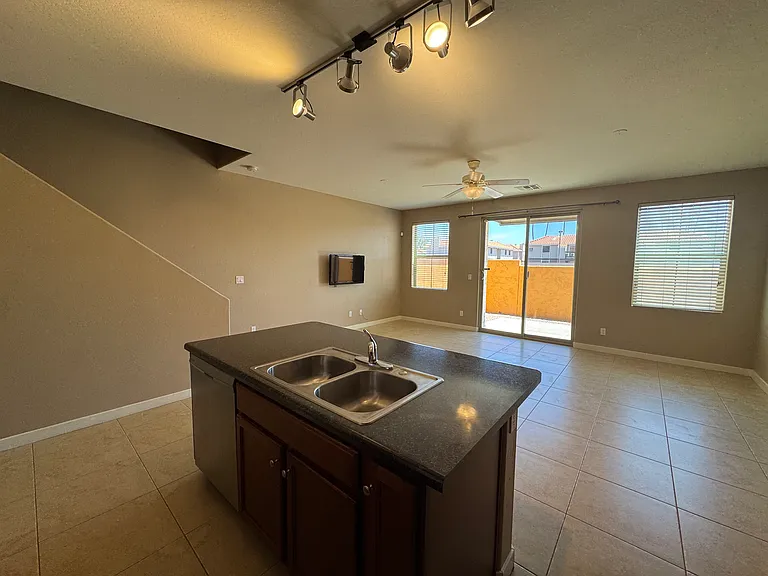 1115 E Cedar St — Photo 7