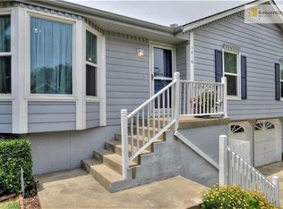 1616 NE Tawny Dr, Lees Summit, MO 64086