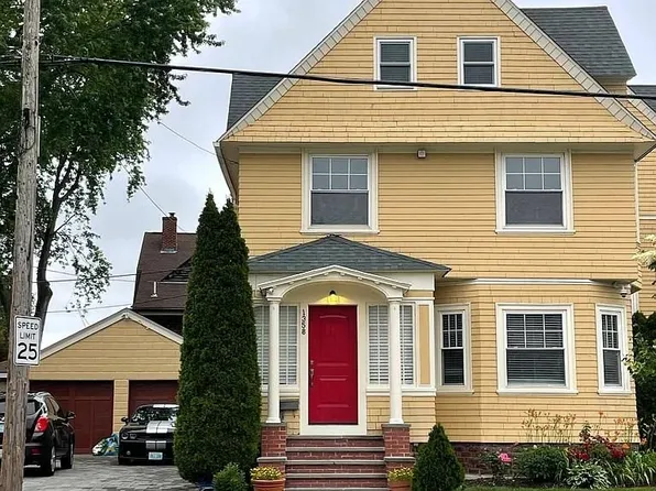 1362 Narragansett Blvd, Cranston, RI 02905