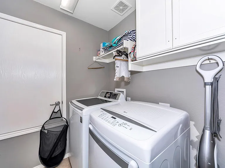 15944 Blaketree Dr — Photo 14