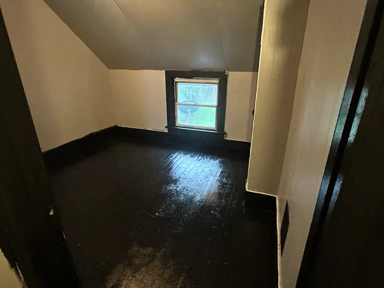 642 Braddock Ave — Photo 5