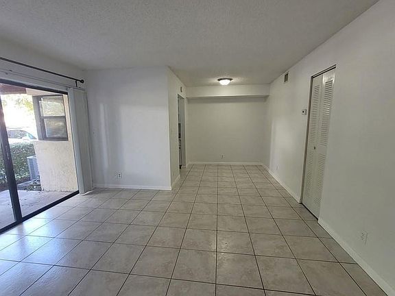 3rd image of 2949 Riverside Drive #124