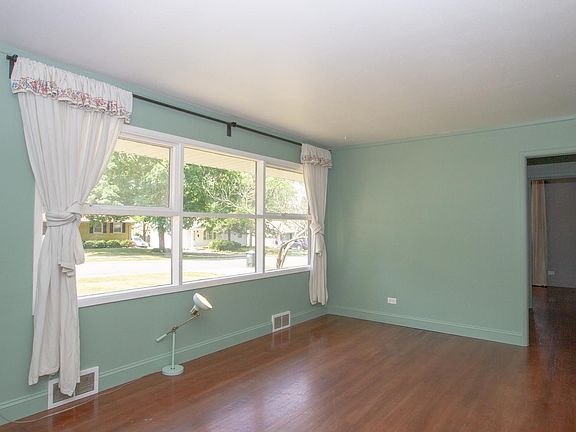 4th image of 133 S Archer Ave