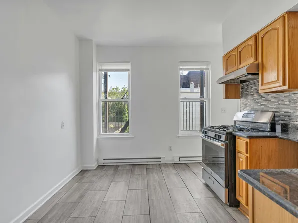 372-74 Summit Avenue image 13 of 46