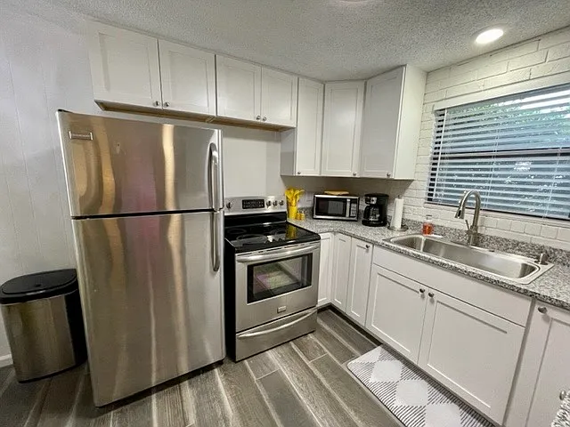 2 bed, 720 sqft, $1,250 — Photo 2