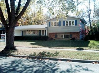 677 Bedford Dr, Crystal Lake, IL 60014