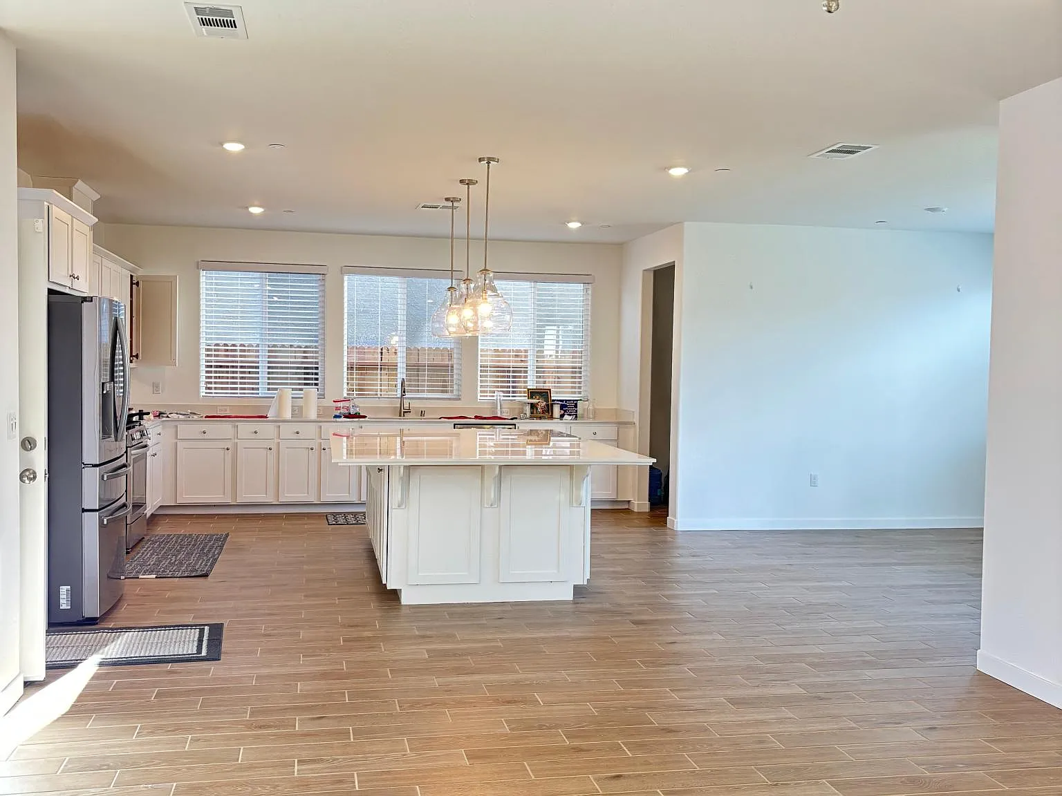 5 bed, 3240 sqft, $3,300 — Photo 4