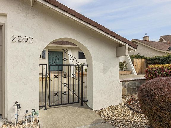 3rd image of 2202 Cunningham Drive