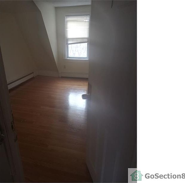 2nd image of 30 Greenwood St Floor 3