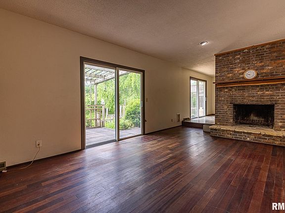 4th image of 1135 Fairlane Dr