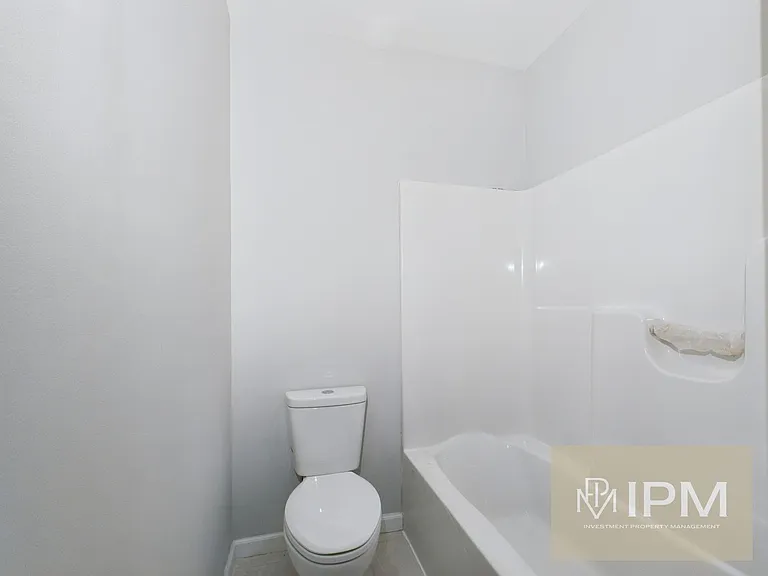 341 S 6th St — Photo 16