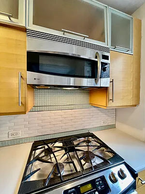 Rented by R New York | media 27