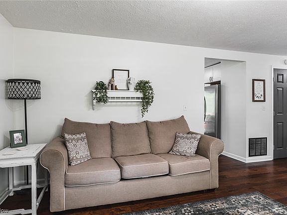 5th image of 2613 Brooklyn Dr