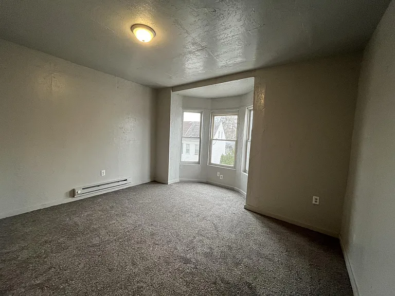 615 W Locust St — Photo 15