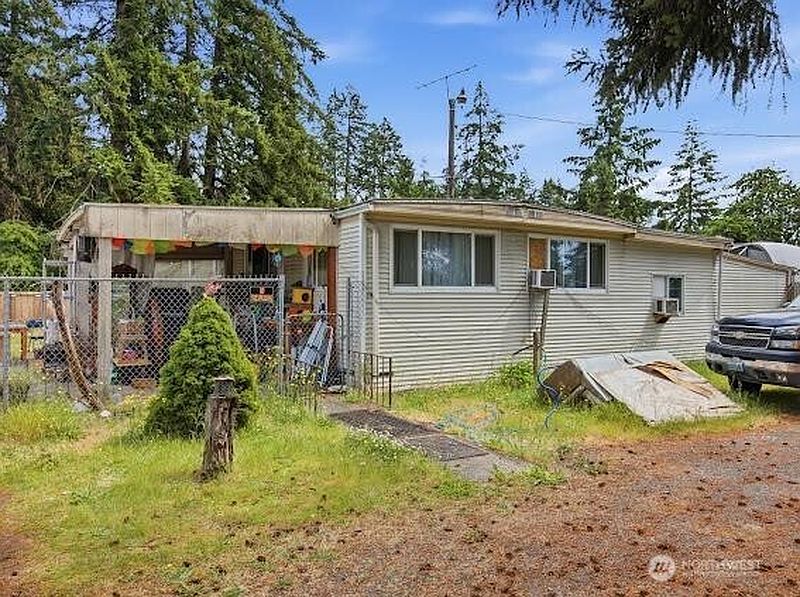 4th image of 20913 Wright Road E