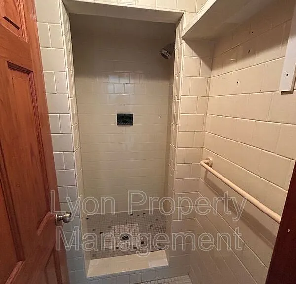 1 Carter Ave #6 — Photo 4