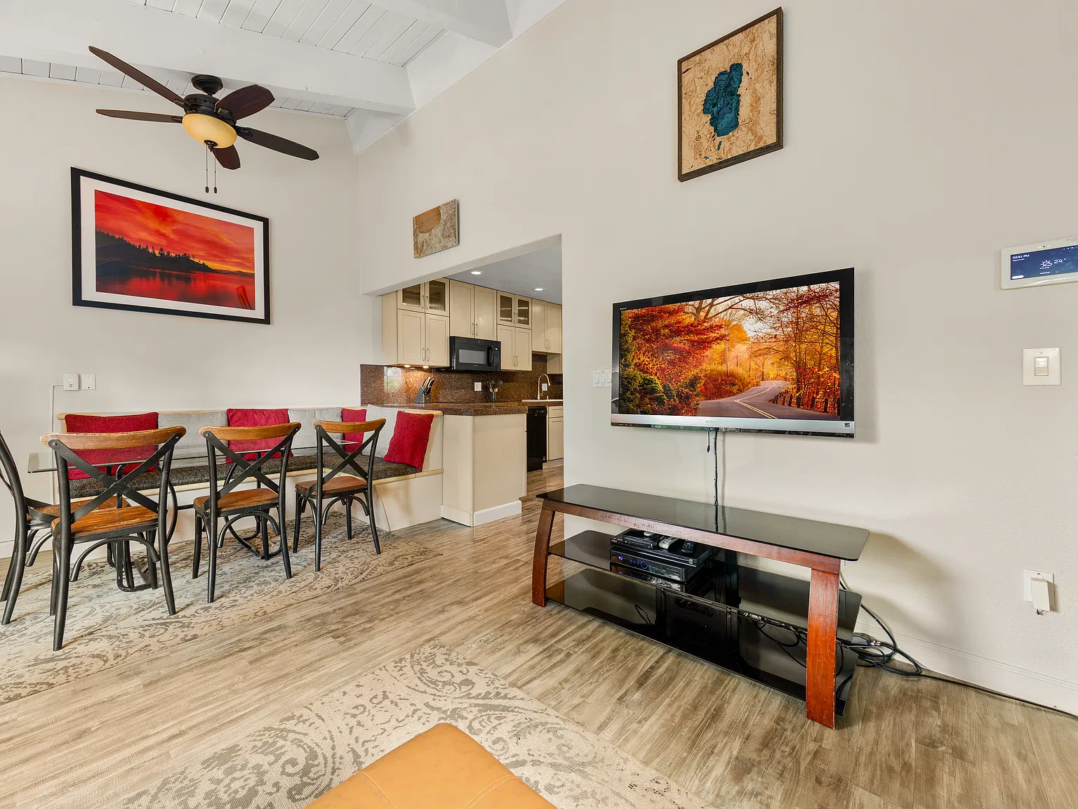 3 bed, 920 sqft, $2,800 — Photo 4