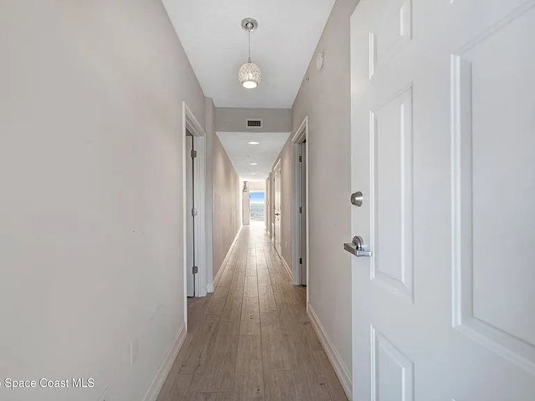 1825 Riverside Dr #204 — Photo 5