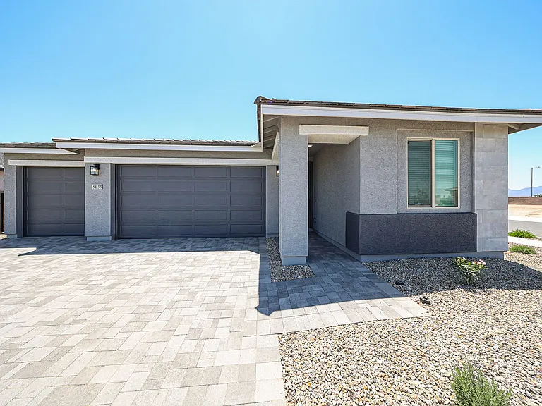 5633 W McNeil St — Photo 1