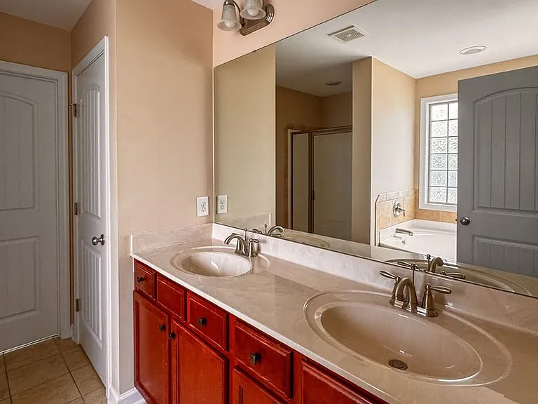 717 Saint Johns Loop — Photo 17